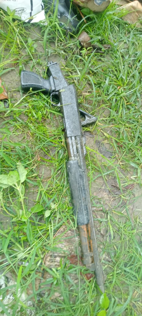 নারায়ণগঞ্জে মাছ ধরার সময় জালে উঠে এলো শটগান
